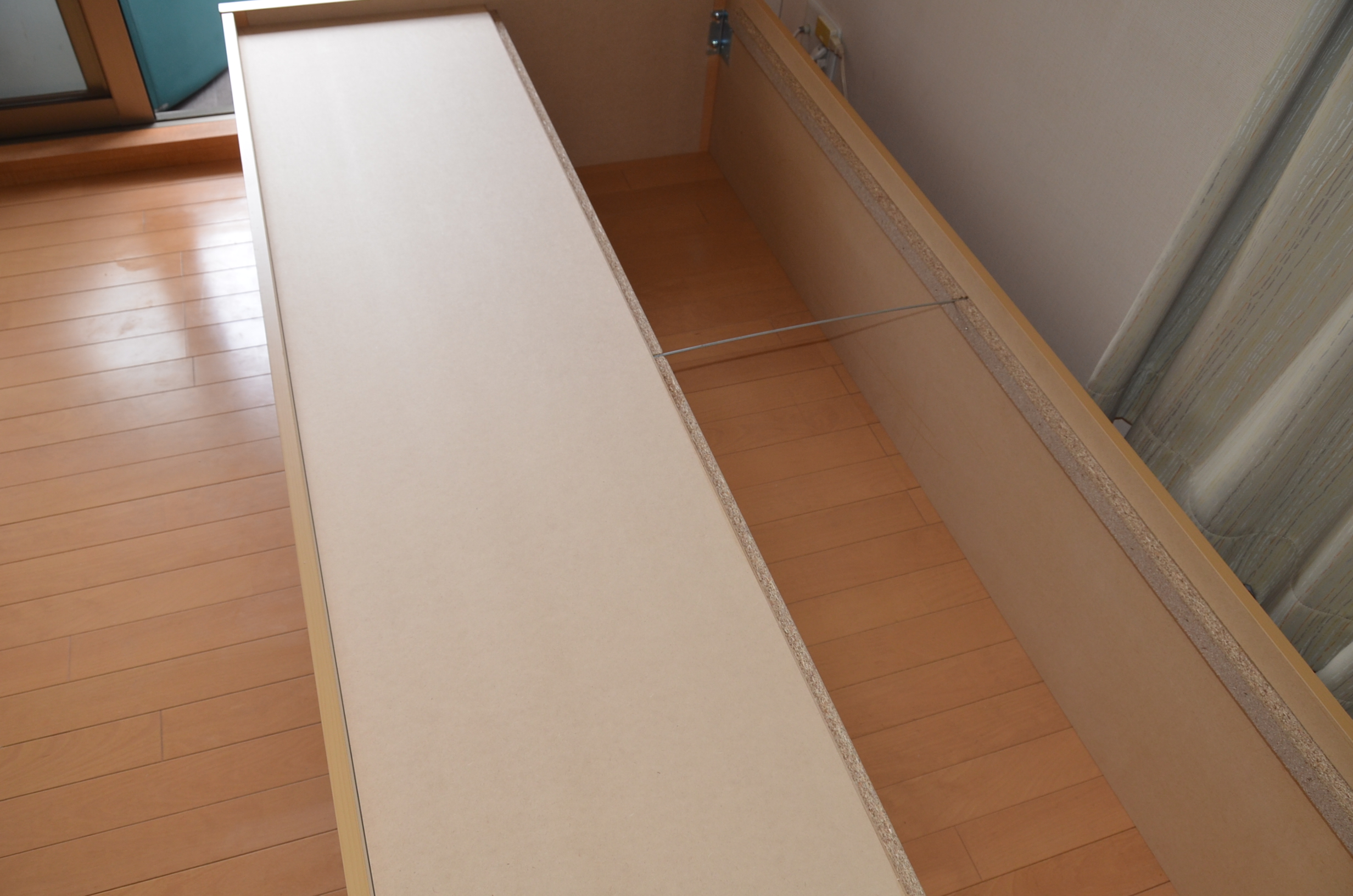 収納ベッドの奥の収納部分