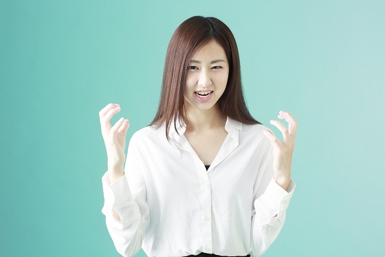 イライラ女性
